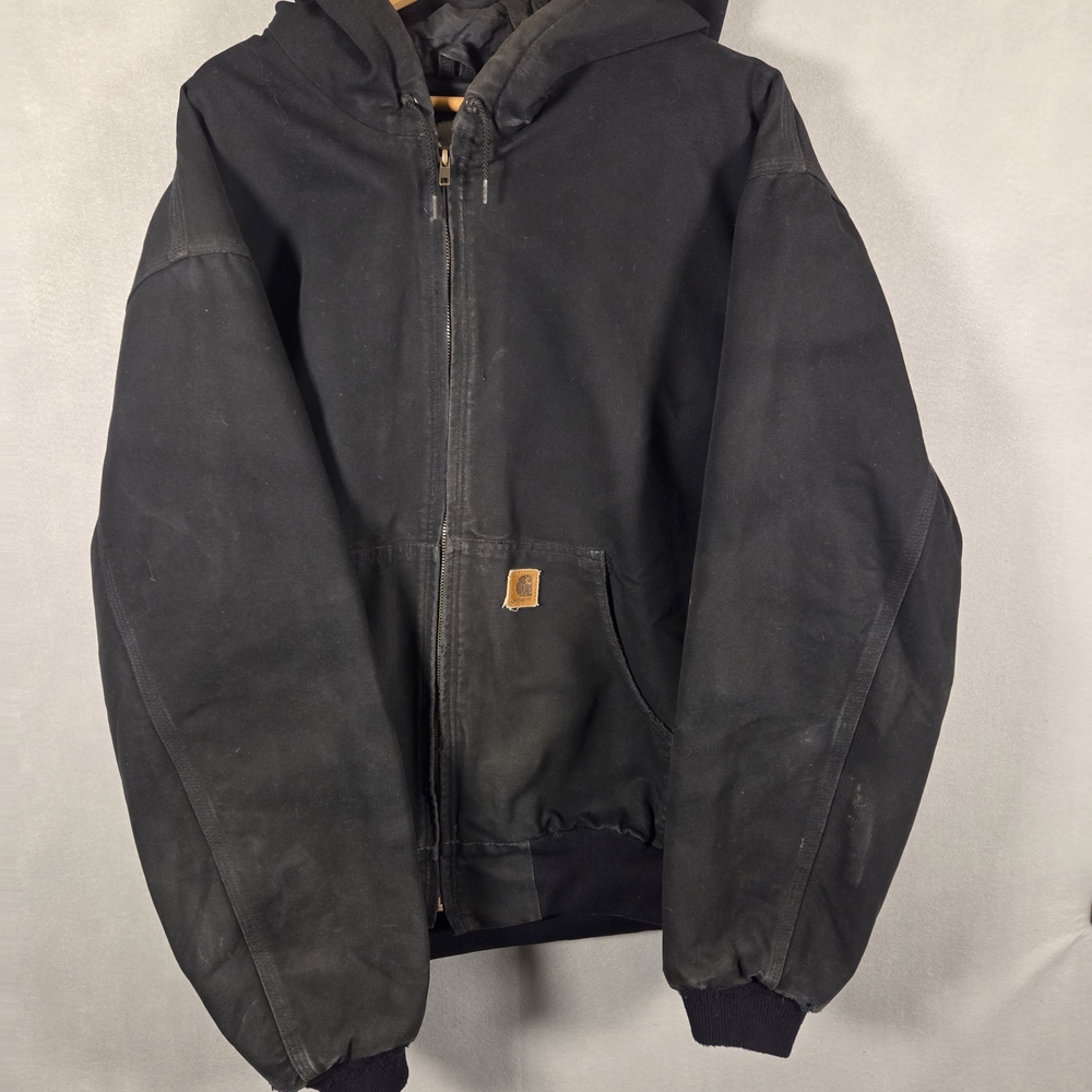 Vintage J274 Carhartt Jacket featuring a quilted lining and duck canvas material